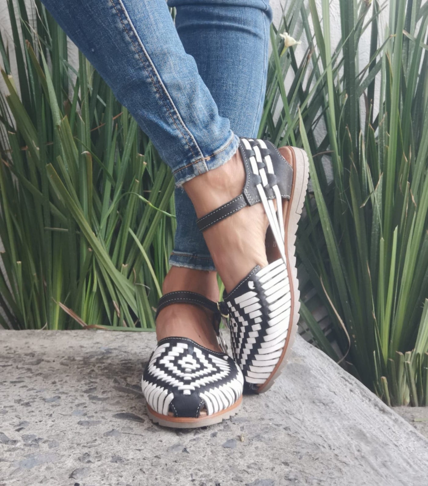 Huarache Sandals Black And White Hippie Vintage Mexican Style Colorful Leather Mexican Huaraches